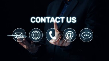 E- posta, web, telefon ve mesaj simgelerini gösteren UI konsepti. İletişim ve destek simgeleri iş iletişimini düzene sokmaya ve müşteri iletişim deneyimini geliştirmeye yardımcı olur. Elide