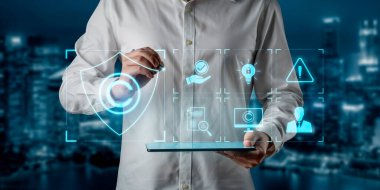 Güvenli mülkiyet, fikri mülkiyet hakları, içerik doğrulaması ve yaratıcılar ve yayıncılar için hukuki uyarı simgeleri gösteren dijital telif hakkı koruma sistemi