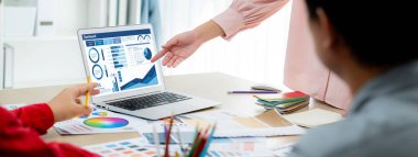 İş veri paneli, pazarlama stratejisi planlaması için iş zekası analizi sunar. Müşteri taleplerini analiz etmek ve iş dünyasının geleceğini önceden görmek için büyük veriler sunulur.