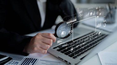 Modern dijital işletmelerde veri analizi ve gerçek zamanlı analitik, öngörü veri modellemesi, iş zekası analizleri ve veri odaklı karar verme stratejisi. Eğri