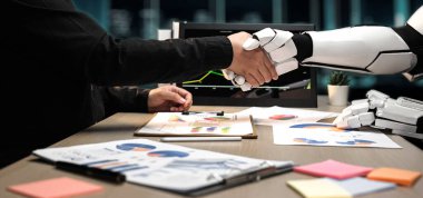 Bir insan ve robot, veri grafikleri ve analizleriyle çevrili, modern bir iş ortamında işbirliğini sembolize eden, yenilik ve teknoloji sergileyen bir el sıkışma.