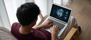 Tıp bilimi teknolojisi ve fütüristik sağlık sanal bilgisayar yazılımı insan sağlığını analiz ediyor ve doktor verileri ve tıbbi araştırmalar için hastalık teşhisi koyuyor. canlı