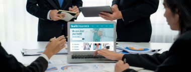 Kolay form doldurma için sağlık sigortası web sitesi canlı kayıt sistemi