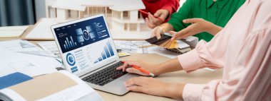 İş veri paneli, pazarlama stratejisi planlaması için iş zekası analizi sunar. Müşteri taleplerini analiz etmek ve iş dünyasının geleceğini önceden görmek için büyük veriler sunulur.