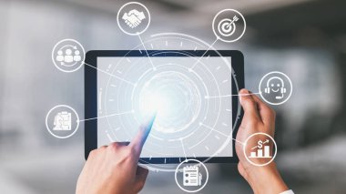 CRM platformları veri analizi, CRM iletişim araçları ve otomasyon yoluyla müşteri ilişkilerini geliştirir. CRM sistemleri müşteri yönetimi, izleme ve CRM ilişki başarısını destekler. Spire.