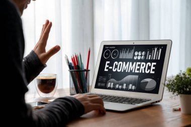 E-ticaret veri yazılımı çevrimiçi perakende şirketine satış analizi için mod gösterge tablosu sağlar