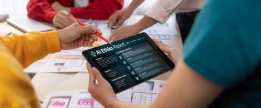 Yapay zeka etik standart hukuk ve bilgisayar ekranındaki kurallar yapay zeka etik şeffaflığının teknoloji suçunu önlediğine dair rapor sunuyor. canlı