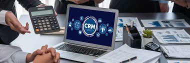 CRM işletme ve işletme için canlı bilgisayarda müşteri ilişkileri yönetim sistemi