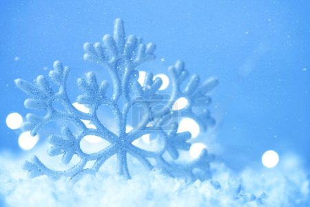 Téléchargez les photos : Fond de Noël avec flocons de neige et beau bokeh abstrait - en image libre de droit