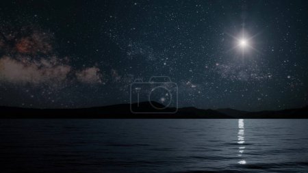 Téléchargez les photos : Lune brille sur la mer - en image libre de droit