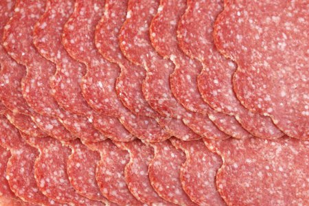 Foto de Textura de salami en rodajas como fondo, imagen horizontal. - Imagen libre de derechos