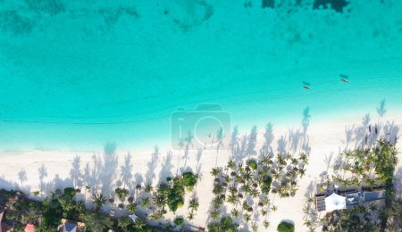 Foto de La hermosa isla tropical de Zanzíbar vista aérea. mar en Zanzíbar, Tanzania
. - Imagen libre de derechos