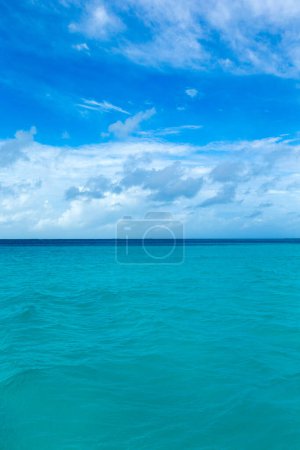 Téléchargez les photos : Plage et mer tropicale. paysage de plage - en image libre de droit