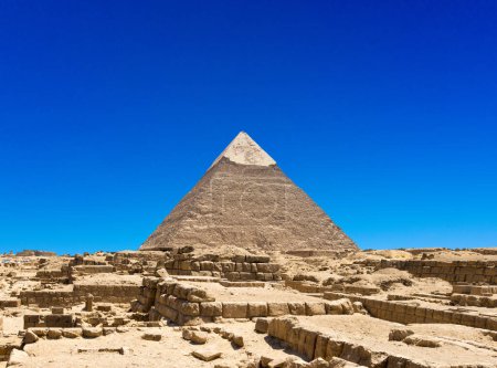 Foto de Pirámides con un hermoso cielo de Guiza en El Cairo, Egipto
. - Imagen libre de derechos