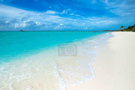 Téléchargez les photos : Plage et mer tropicale. paysage de plage - en image libre de droit