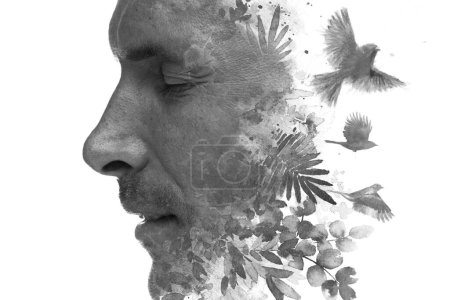 Foto de Retrato de un hombre combinado con una pintura de pájaros y follaje en técnica de doble exposición - Imagen libre de derechos