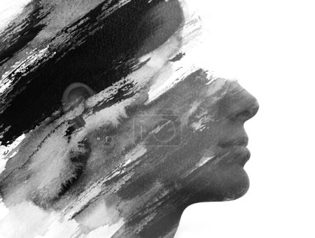 Foto de Retrato en blanco y negro de una joven mujer fusionada con una textura de trazo de pintura en pintura con ojos desapareciendo en la textura de la pintura - Imagen libre de derechos
