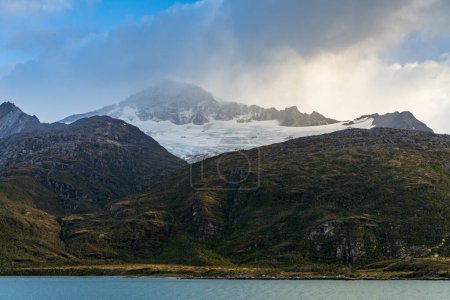 Foto de Hielo y nieve en montañas en Callejón Glaciar del Canal Beagle en Chile - Imagen libre de derechos