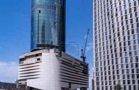 Foto de Nueva construcción de apartamentos y hoteles junto al paseo marítimo en Dubai Marina - Imagen libre de derechos