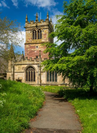 Foto de Iglesia torre de la iglesia parroquial de Santa María en Ellesmere Shropshire desde el cementerio - Imagen libre de derechos