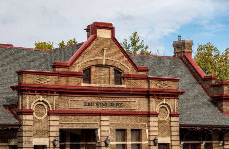 Téléchargez les photos : Façade de la gare historique dans la petite ville de Red Wing, Minnesota - en image libre de droit