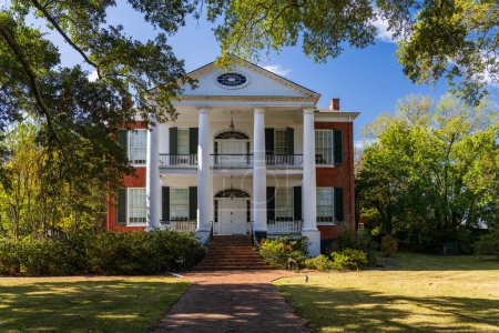 Téléchargez les photos : Devant la maison historique connue sous le nom de Rosalie à Natchez Mississippi - en image libre de droit