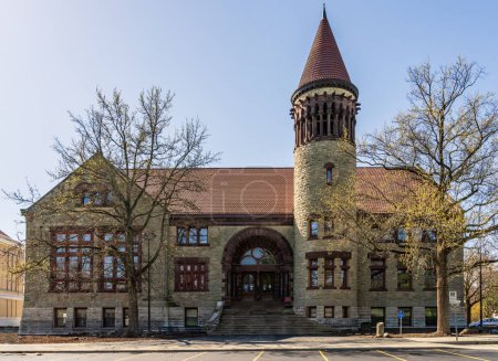 Fachada del histórico Orton Hall construido en 1893 y ahora un símbolo icónico de la Ohio State University en Columbus, OH