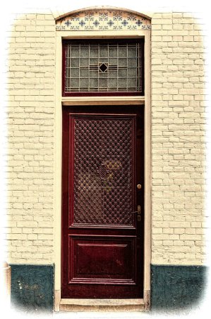 Foto de Puerta de entrada a un edificio de arquitectura tradicional en Amsterdam, Países Bajos. Puerta delantera holandesa con azulejos acristalados en una fachada de ladrillo blanco. Estilo vintage tonificado imagen - Imagen libre de derechos