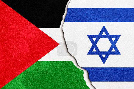 Téléchargez les photos : Drapeaux d'Israël et palestine avec une fissure au milieu, concept de conflit - en image libre de droit