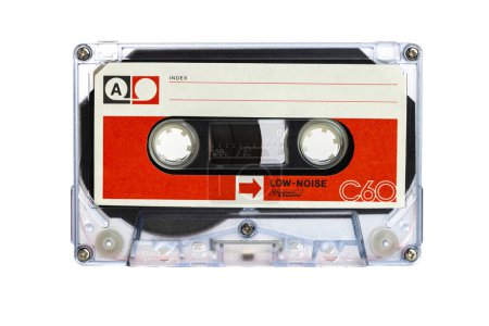 Téléchargez les photos : Vieille cassette audio isolée sur fond blanc - en image libre de droit
