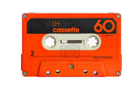 Foto de Viejo cassette aislado de música roja sobre fondo blanco - Imagen libre de derechos
