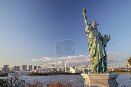 Téléchargez les photos : Statue de la Liberté sur l'île d'Odaiba à Tokyo - en image libre de droit