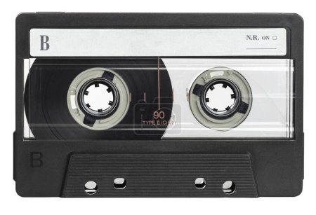 Téléchargez les photos : Cassette audio noire classique avec étiquette vierge, isolée sur fond blanc - en image libre de droit