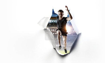 Foto de Hombre en ropa deportiva corriendo para hacer ejercicio, fitness y estilo de vida saludable. Medios mixtos - Imagen libre de derechos