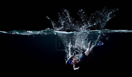 Téléchargez les photos : Une nageuse professionnelle. Techniques mixtes - en image libre de droit