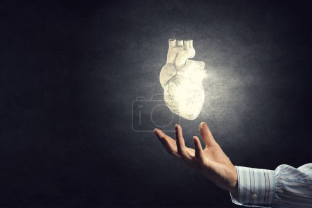 Téléchargez les photos : Le cœur comme symbole des innovations en médecine. Techniques mixtes - en image libre de droit