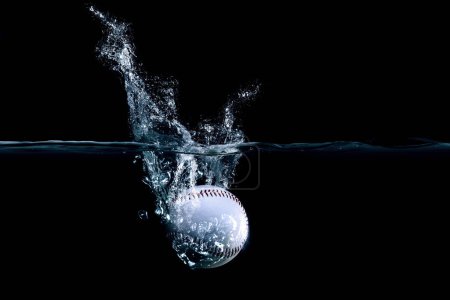 Foto de Agua salpicada de béisbol. Medios mixtos - Imagen libre de derechos