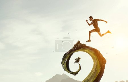 Foto de Hombre en ropa deportiva corriendo para hacer ejercicio, fitness y estilo de vida saludable. Medios mixtos - Imagen libre de derechos