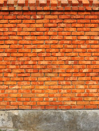 Téléchargez les photos : Fence of old bricks. Wall with vintage bricks. Copy space for text - en image libre de droit