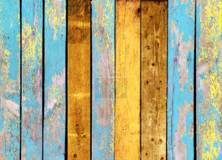 Foto de Textura de tableros de madera vintage con pintura agrietada de color amarillo y azul. Fondo retro horizontal con tablones de madera antiguos de diferentes colores - Imagen libre de derechos