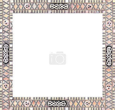 Téléchargez les photos : Cadre oriental carré avec détail de mosaïque persane traditionnelle avec nacre et ornement géométrique en pierre. Isolé sur fond blanc. Modèle maquillé. Espace de copie pour le texte - en image libre de droit