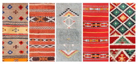Foto de Conjunto de pancartas verticales u horizontales con texturas de alfombra de lana tradicional bereber con patrón geométrico, Marruecos, África - Imagen libre de derechos