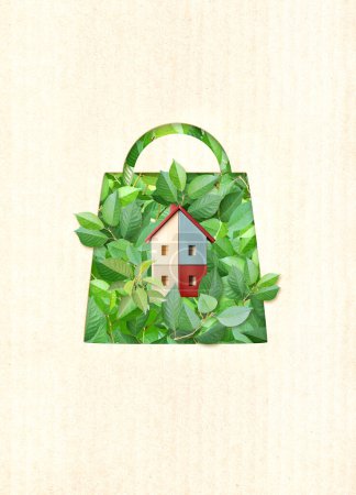 Umweltfreundlicher Hauskauf. Holzmodell, Einkaufstaschenform Loch und grüne Blätter auf Papier Textur. Ökologie, Go Green, Green Energy, Umwelt- und Naturschutzkonzept