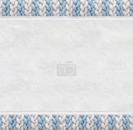 Fondo horizontal o vertical con textura de gamuza y borde de lana con adorno de coletas. Fondo navideño con piel de ante y marco trenzado de color azul claro y blanco. Copiar espacio para texto