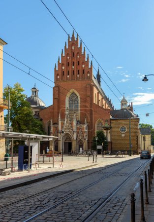 Foto de KRAKOW, POLONIA 13 DE AGOSTO: Cracovia es la segunda ciudad más grande y una de las más antiguas de Polonia. Vista a la calle el 13 de agosto de 2023, Cracovia, Polonia. - Imagen libre de derechos