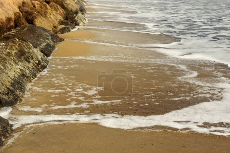 Foto de Costa de acantilados en el mar Mediterráneo. - Imagen libre de derechos