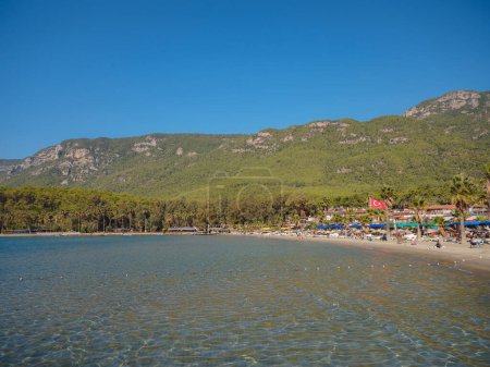 Foto de Akyaka, una ciudad costera en el suroeste de Turquía, es un centro creciente para el turismo internacional. día de otoño cálido soleado - Imagen libre de derechos