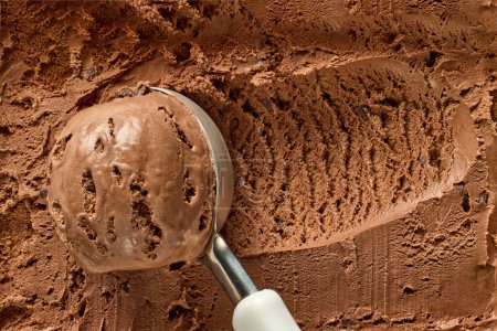 Téléchargez les photos : Chocolate ice cream scoop, top view - en image libre de droit