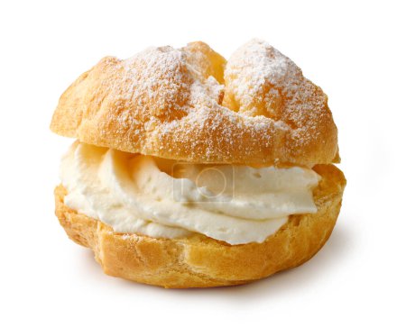 Téléchargez les photos : Freshly baked cream puff cake isolated on white background - en image libre de droit