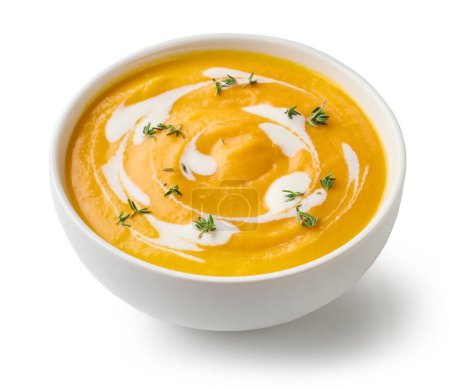 Téléchargez les photos : Bol de soupe à la crème de légumes isolé sur fond blanc - en image libre de droit